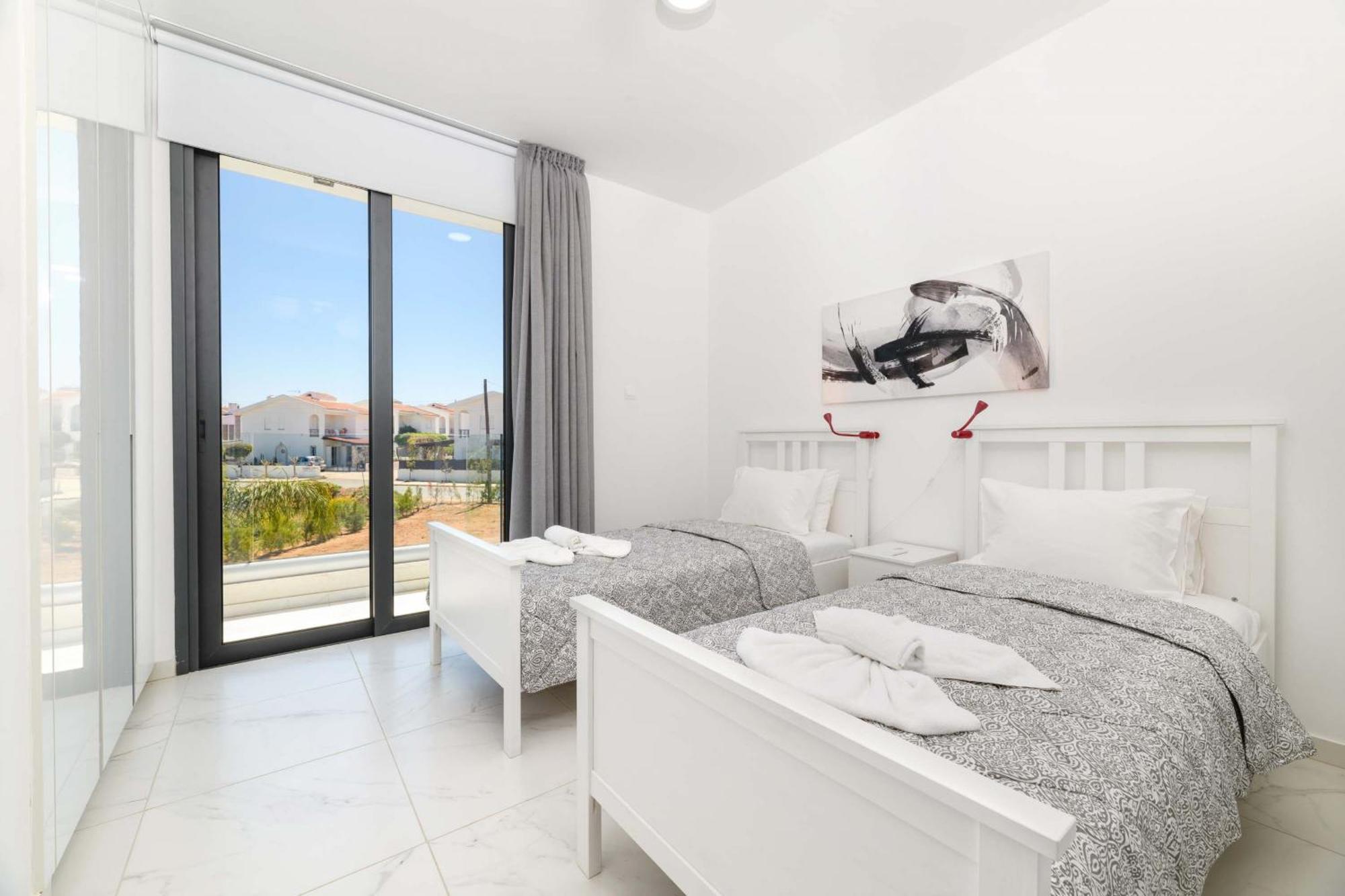 By The Beach - Royal Sapphire Villa Πρωταράς Εξωτερικό φωτογραφία